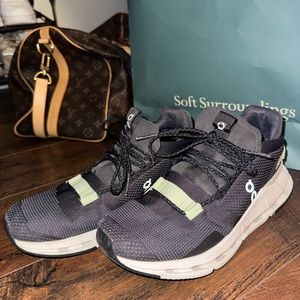 on cloud tennis shoes 9 women